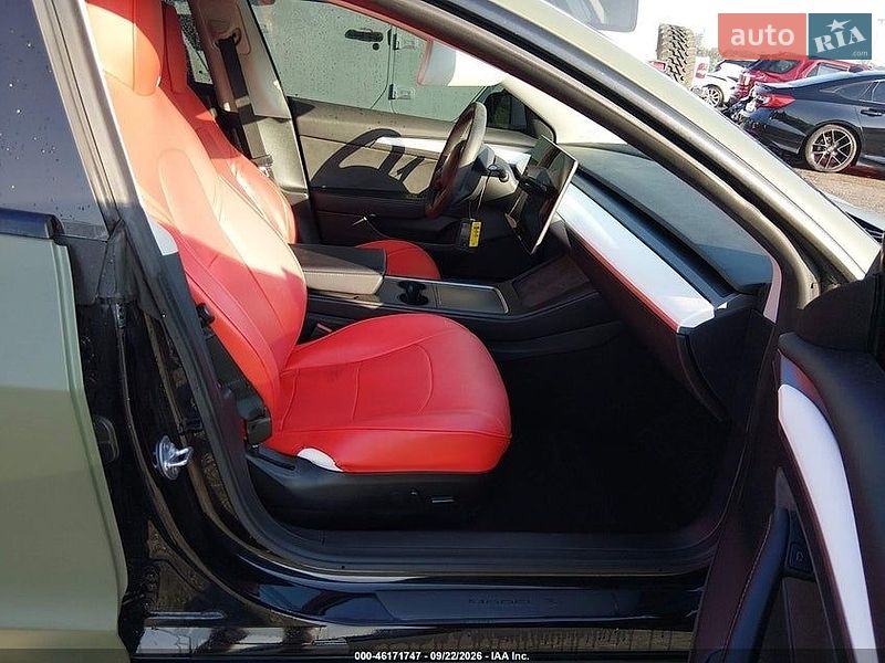 Седан Tesla Model 3 2022 в Львове