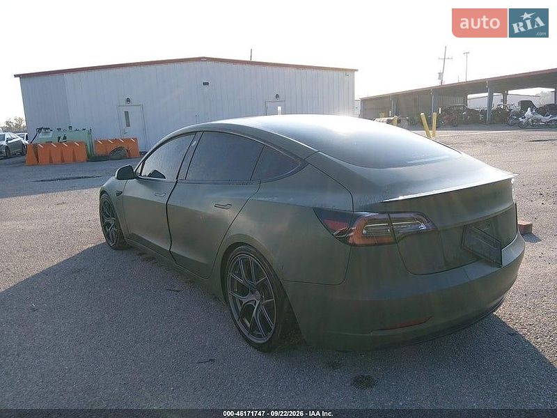 Седан Tesla Model 3 2022 в Львове