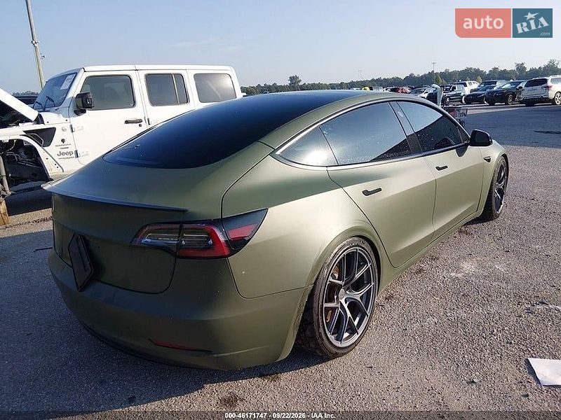 Седан Tesla Model 3 2022 в Львове