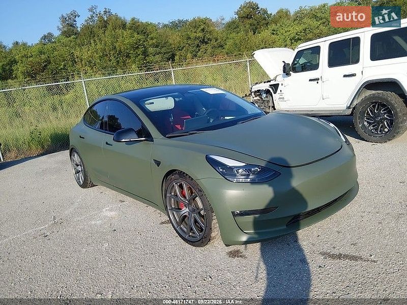 Седан Tesla Model 3 2022 в Львове