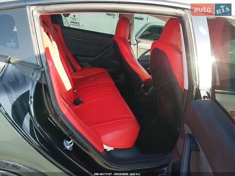 Седан Tesla Model 3 2022 в Львове
