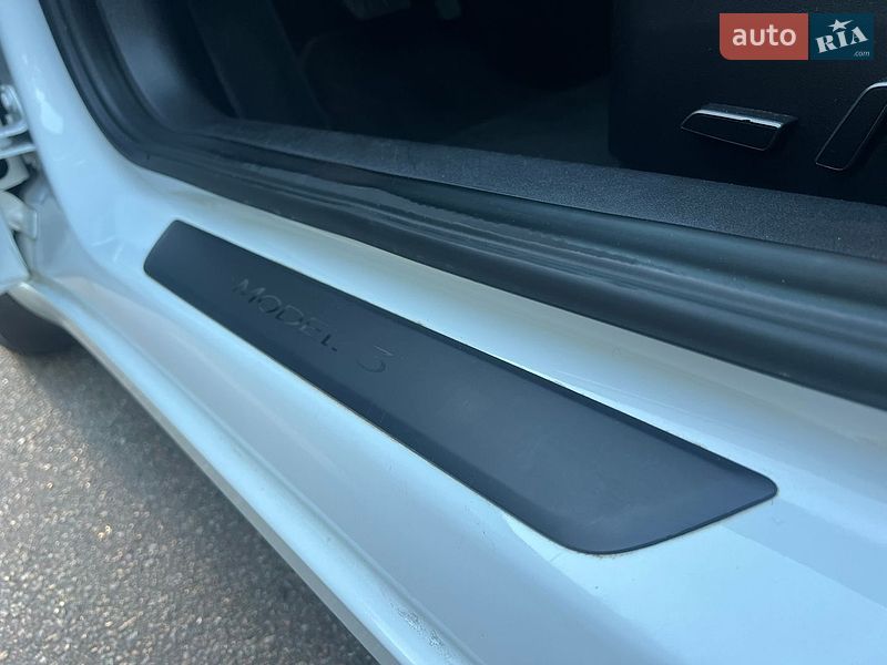 Седан Tesla Model 3 2022 в Киеве