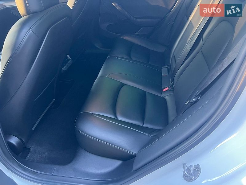 Седан Tesla Model 3 2022 в Киеве
