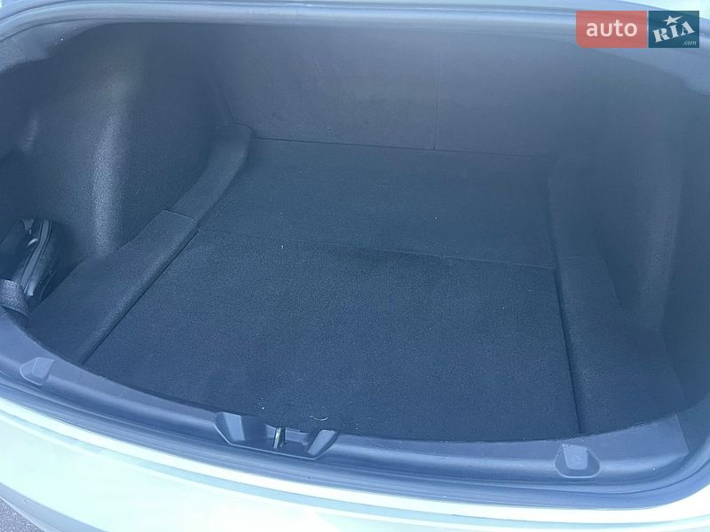 Седан Tesla Model 3 2022 в Киеве