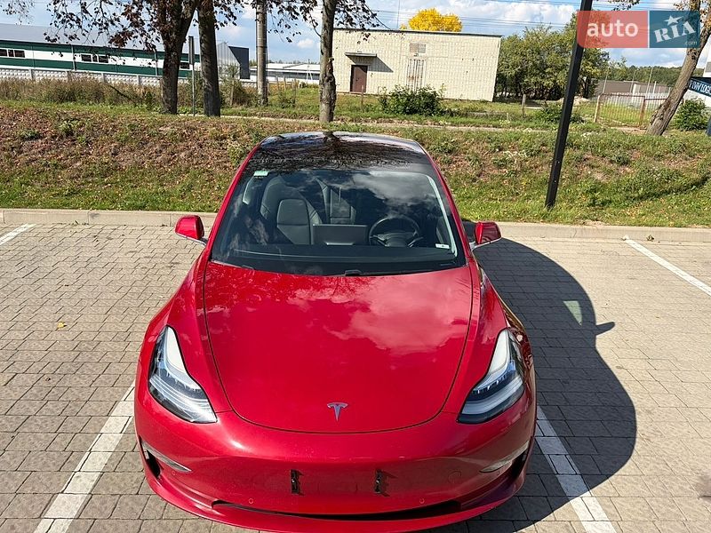 Седан Tesla Model 3 2018 в Львове