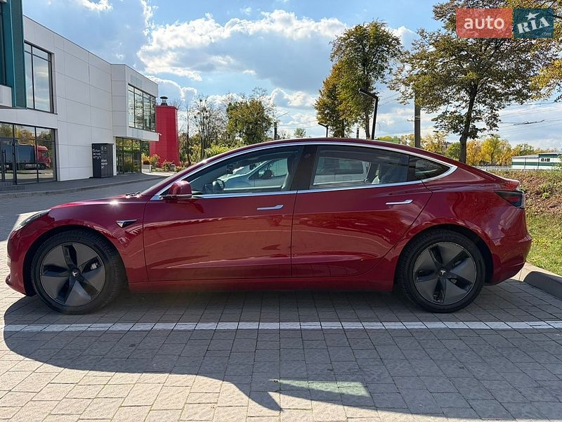 Седан Tesla Model 3 2018 в Львове