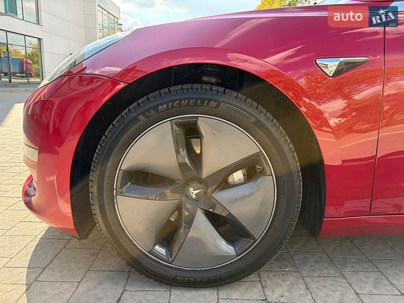 Седан Tesla Model 3 2018 в Львове