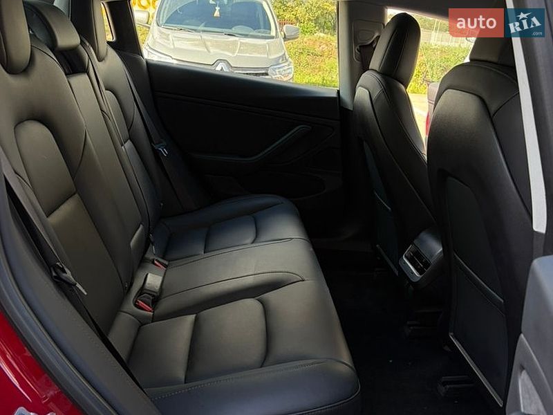 Седан Tesla Model 3 2018 в Львове