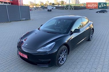 Седан Tesla Model 3 2022 в Киеве