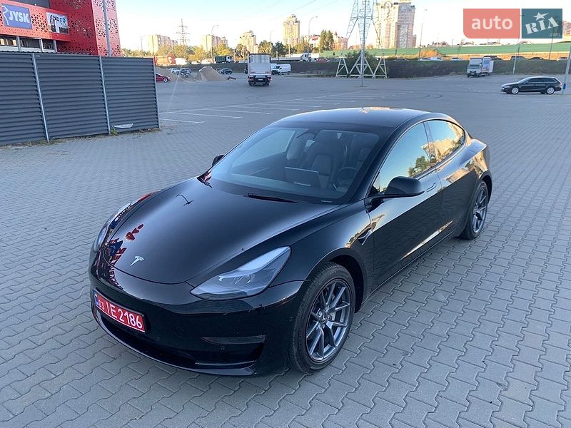 Седан Tesla Model 3 2022 в Киеве