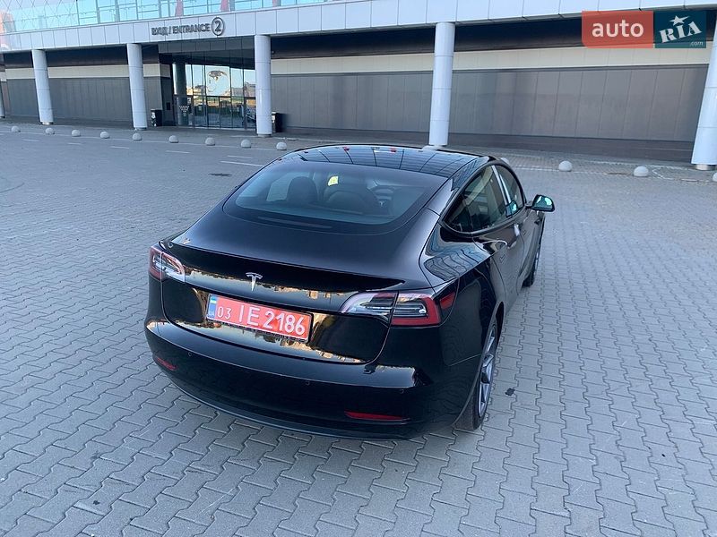 Седан Tesla Model 3 2022 в Киеве