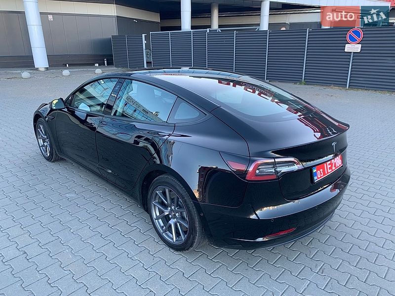 Седан Tesla Model 3 2022 в Киеве