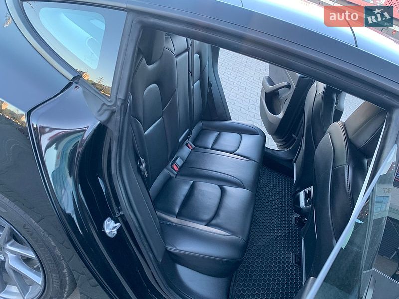 Седан Tesla Model 3 2022 в Киеве