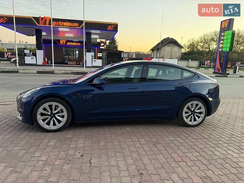 Седан Tesla Model 3 2022 в Ивано-Франковске
