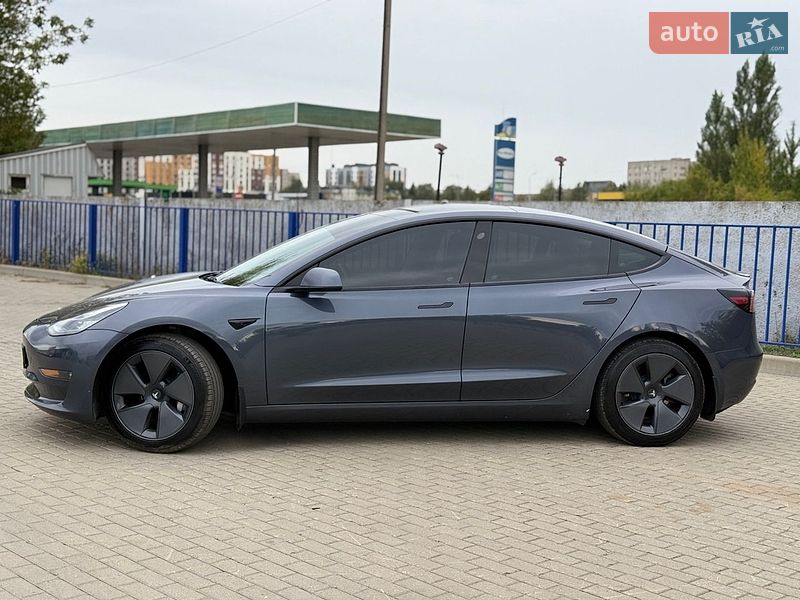 Седан Tesla Model 3 2022 в Краснограді