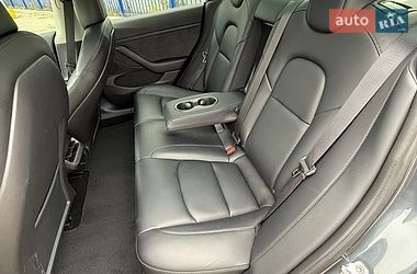 Седан Tesla Model 3 2022 в Краснограді