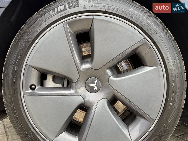 Седан Tesla Model 3 2022 в Краснограді
