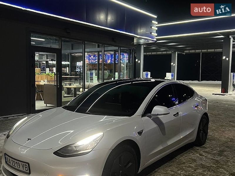 Седан Tesla Model 3 2017 в Киеве