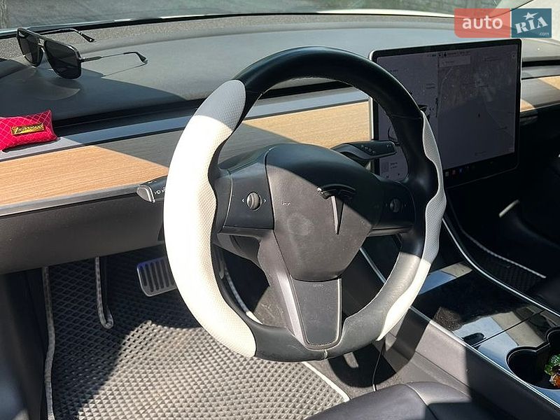 Седан Tesla Model 3 2017 в Киеве