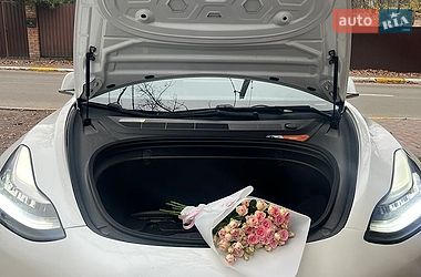 Седан Tesla Model 3 2017 в Киеве