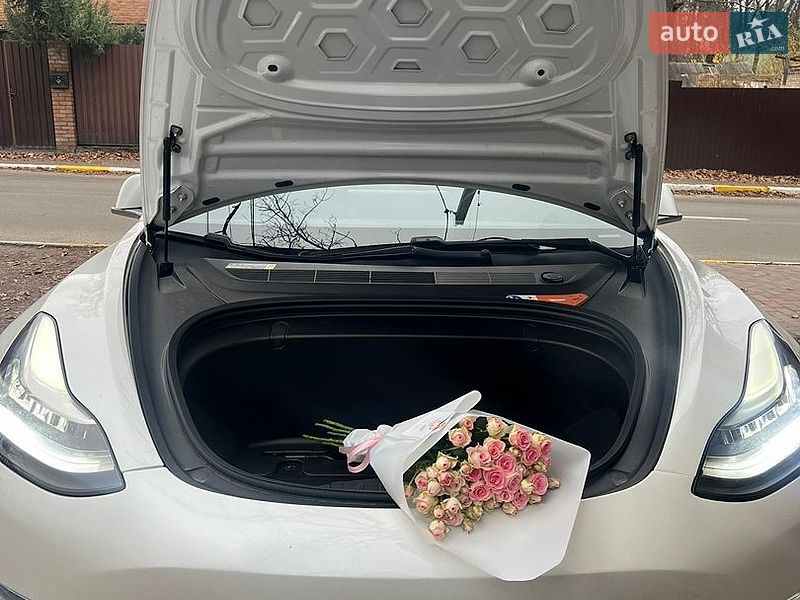 Седан Tesla Model 3 2017 в Киеве