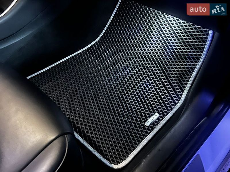 Седан Tesla Model 3 2017 в Киеве