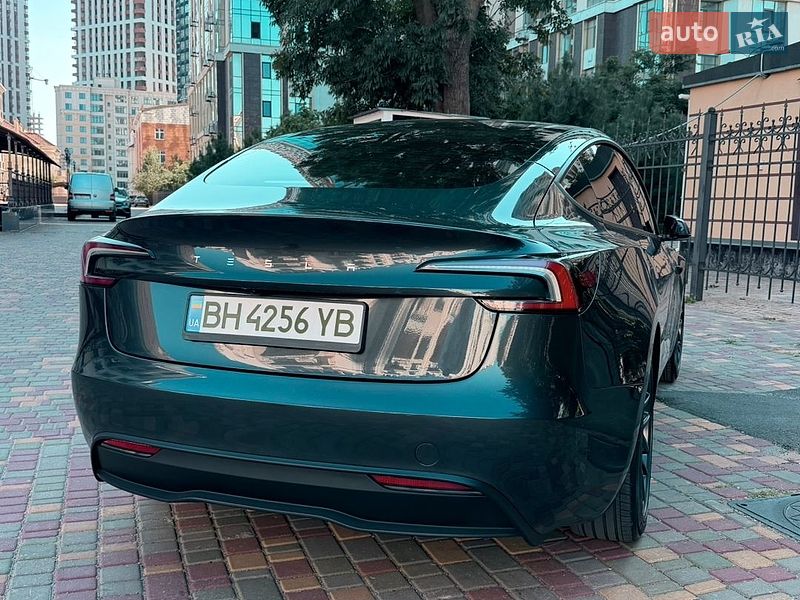 Седан Tesla Model 3 2024 в Одессе