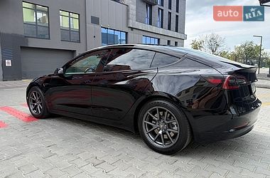 Седан Tesla Model 3 2022 в Львове
