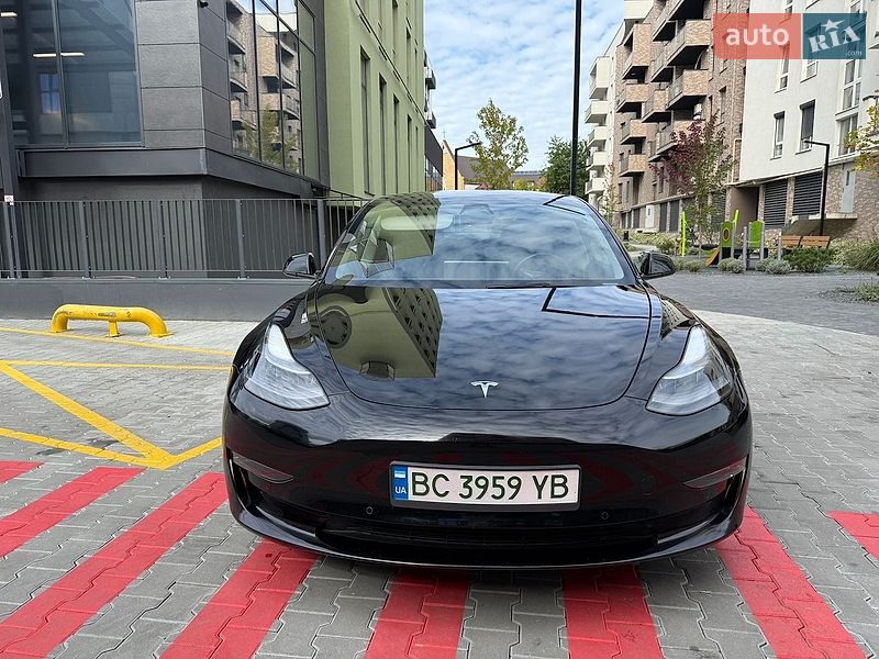 Седан Tesla Model 3 2022 в Львове