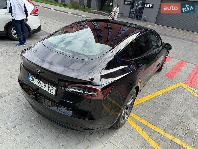 Седан Tesla Model 3 2022 в Львове