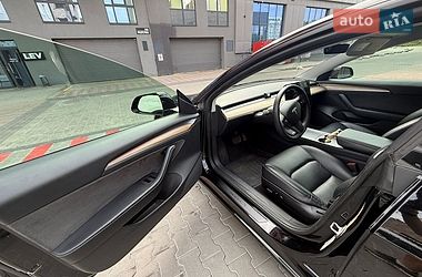 Седан Tesla Model 3 2022 в Львове