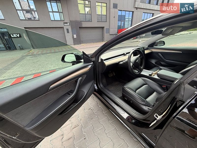 Седан Tesla Model 3 2022 в Львове