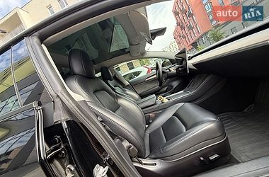 Седан Tesla Model 3 2022 в Львове
