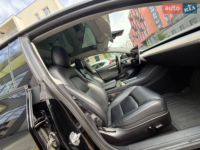 Седан Tesla Model 3 2022 в Львове