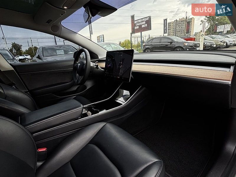 Седан Tesla Model 3 2019 в Белогородке