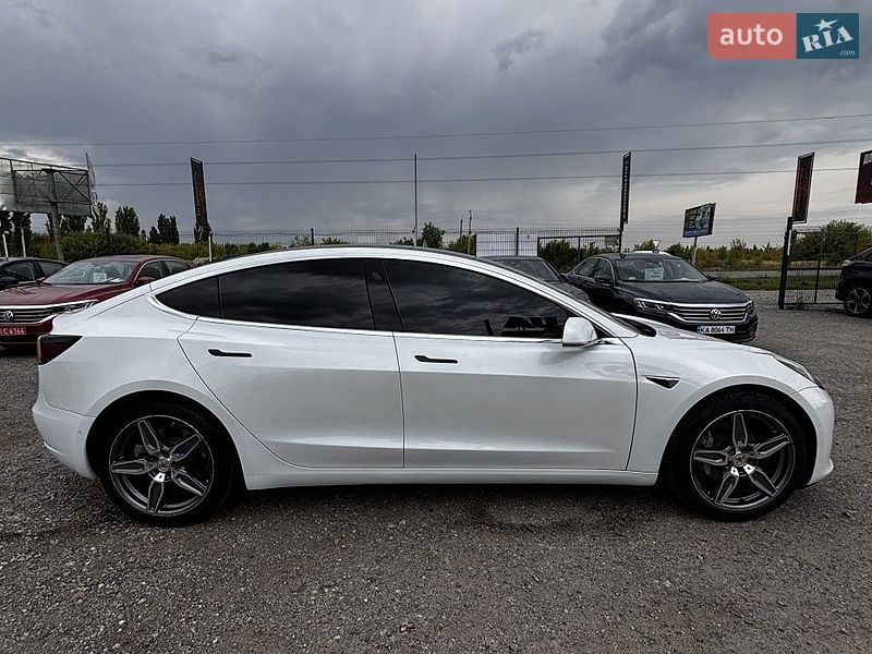 Седан Tesla Model 3 2019 в Белогородке