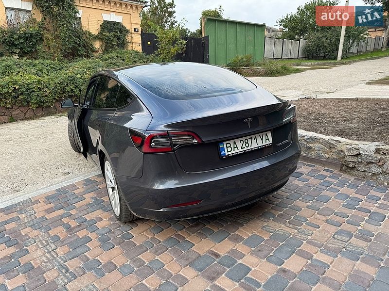 Седан Tesla Model 3 2022 в Кропивницькому