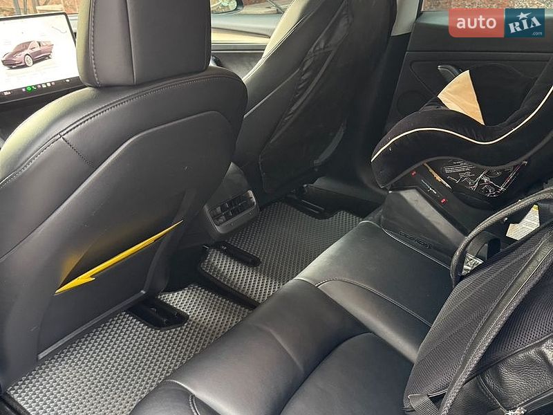 Седан Tesla Model 3 2022 в Кропивницькому