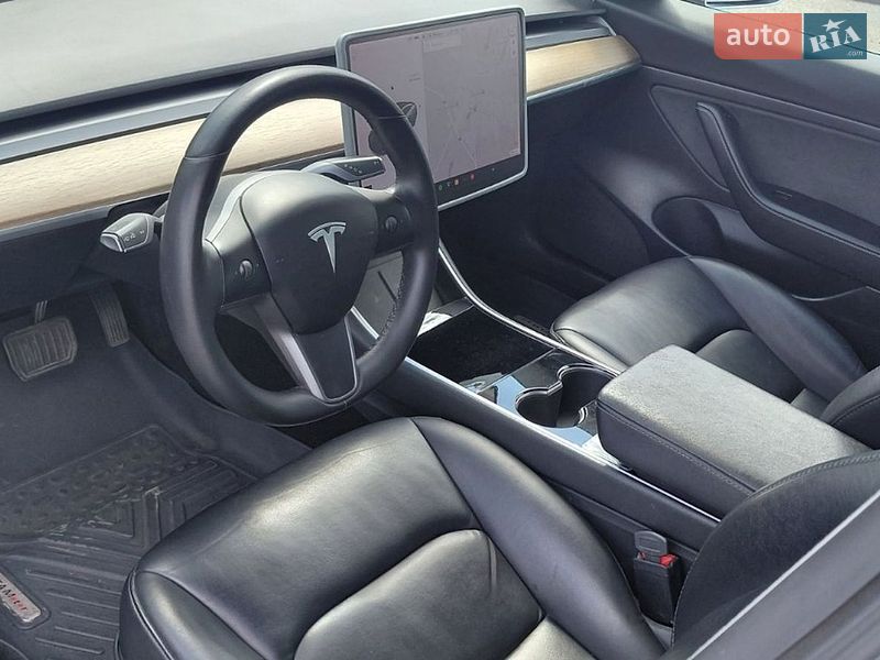 Седан Tesla Model 3 2020 в Києві