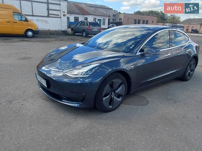 Седан Tesla Model 3 2020 в Києві