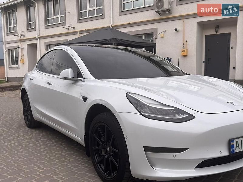 Седан Tesla Model 3 2018 в Борисполі