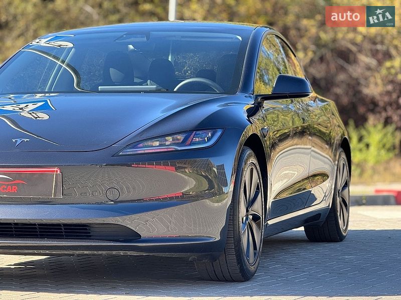 Седан Tesla Model 3 2024 в Тернополі