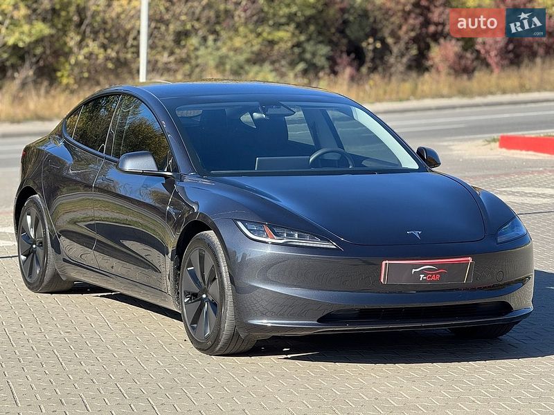 Седан Tesla Model 3 2024 в Тернополі