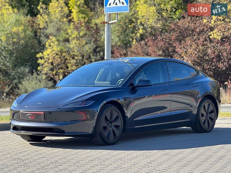 Седан Tesla Model 3 2024 в Тернополі