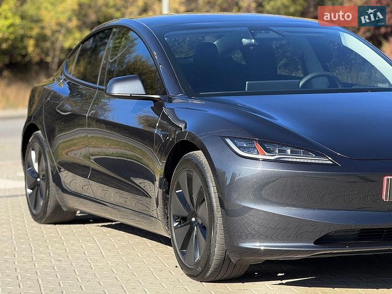Седан Tesla Model 3 2024 в Тернополі