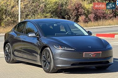 Седан Tesla Model 3 2024 в Тернополі
