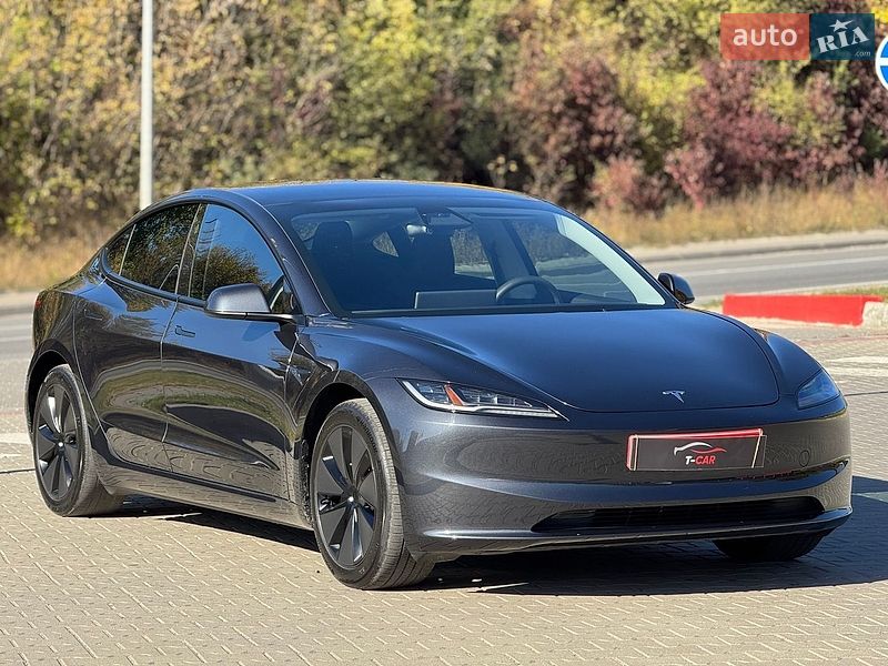 Седан Tesla Model 3 2024 в Тернополі