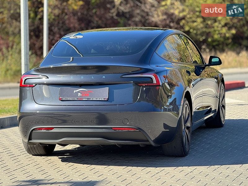 Седан Tesla Model 3 2024 в Тернополі