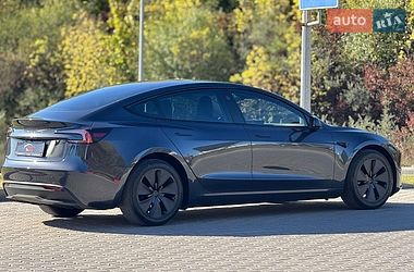 Седан Tesla Model 3 2024 в Тернополі