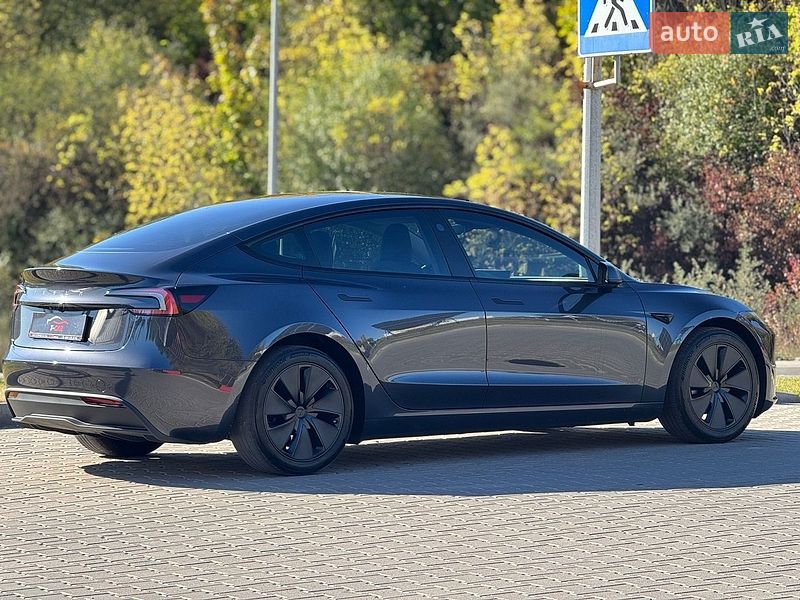 Седан Tesla Model 3 2024 в Тернополі